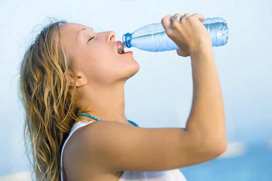 Abnehmen durch Wasser trinken